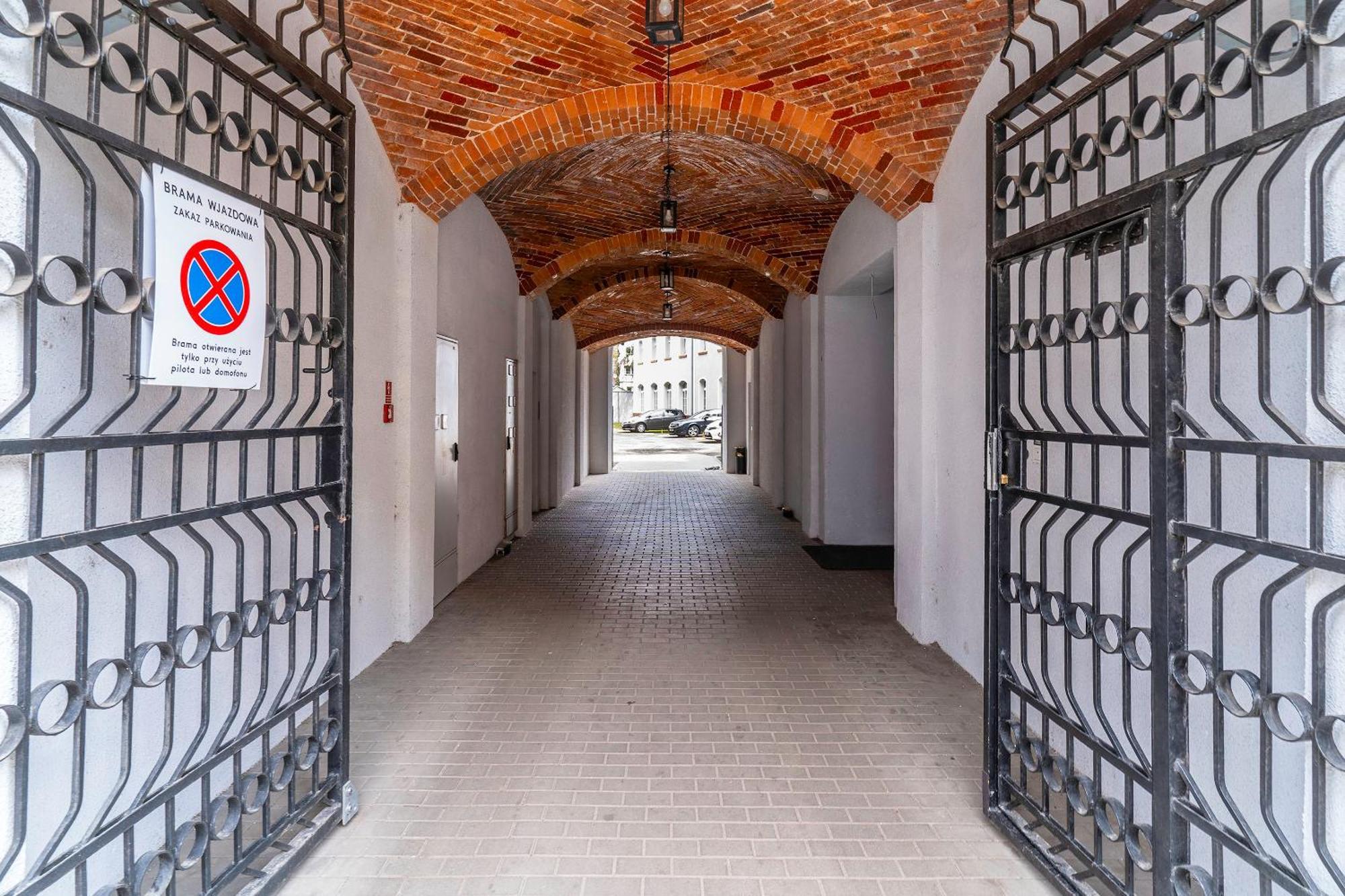 Loft City Center Apartments- Parking, Wifi, 24H Check-In Вроцлав Екстериор снимка